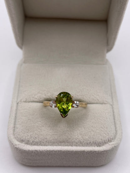 9ct gold peridot and zircon ring