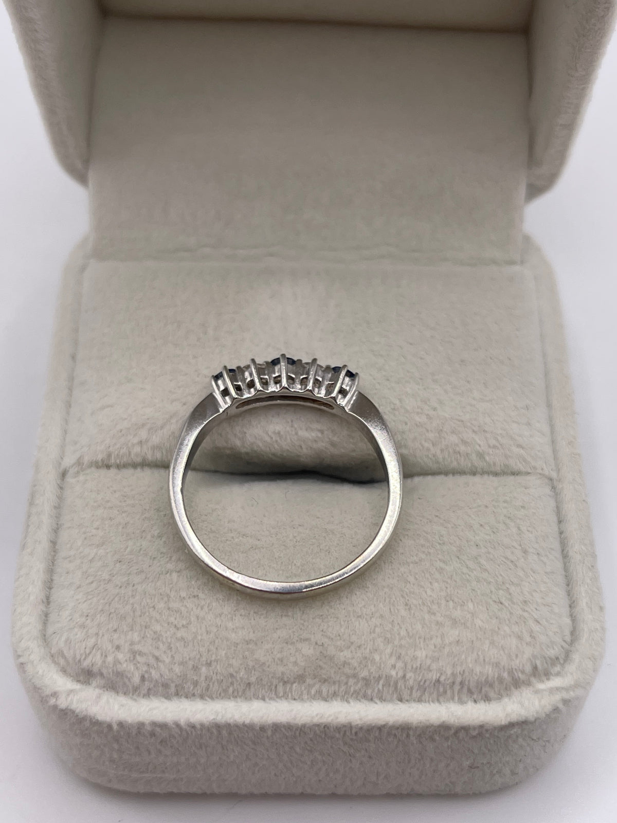 9ct white gold sapphire and diamond ring