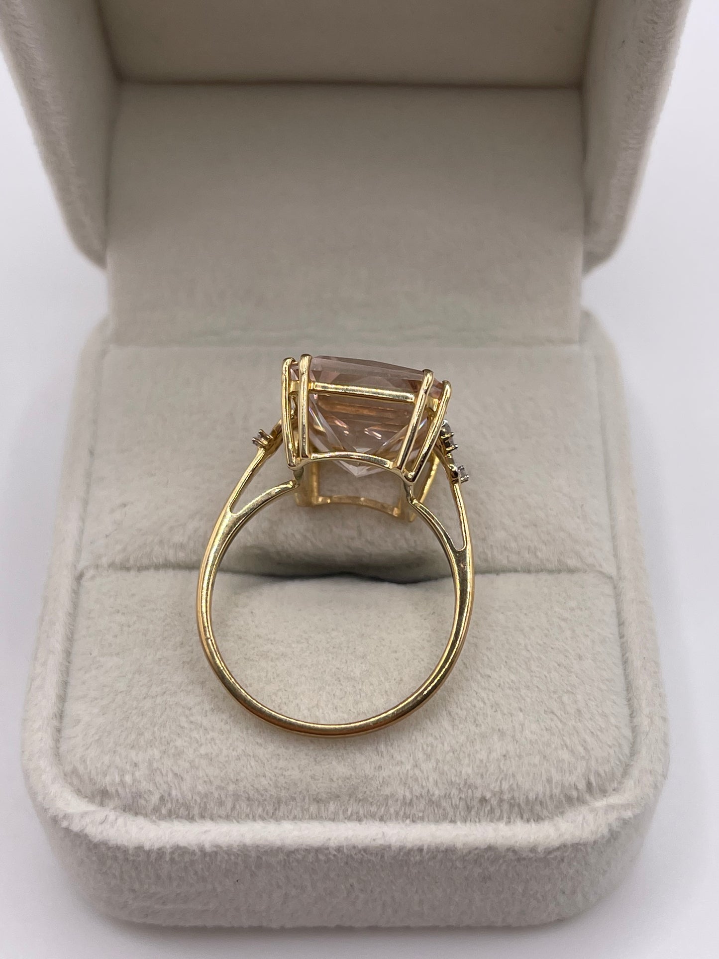 9ct gold morganite and diamond ring