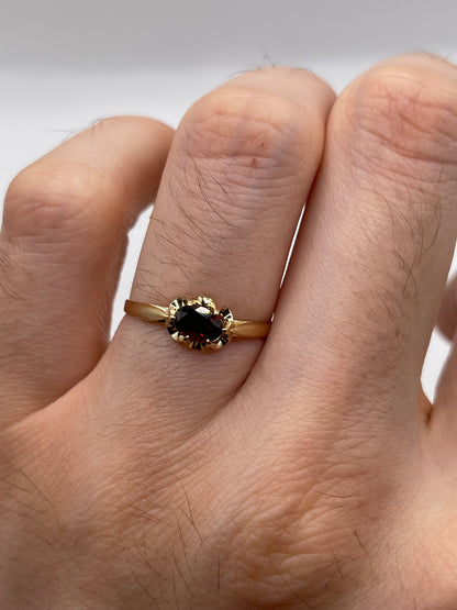 9ct gold garnet ring