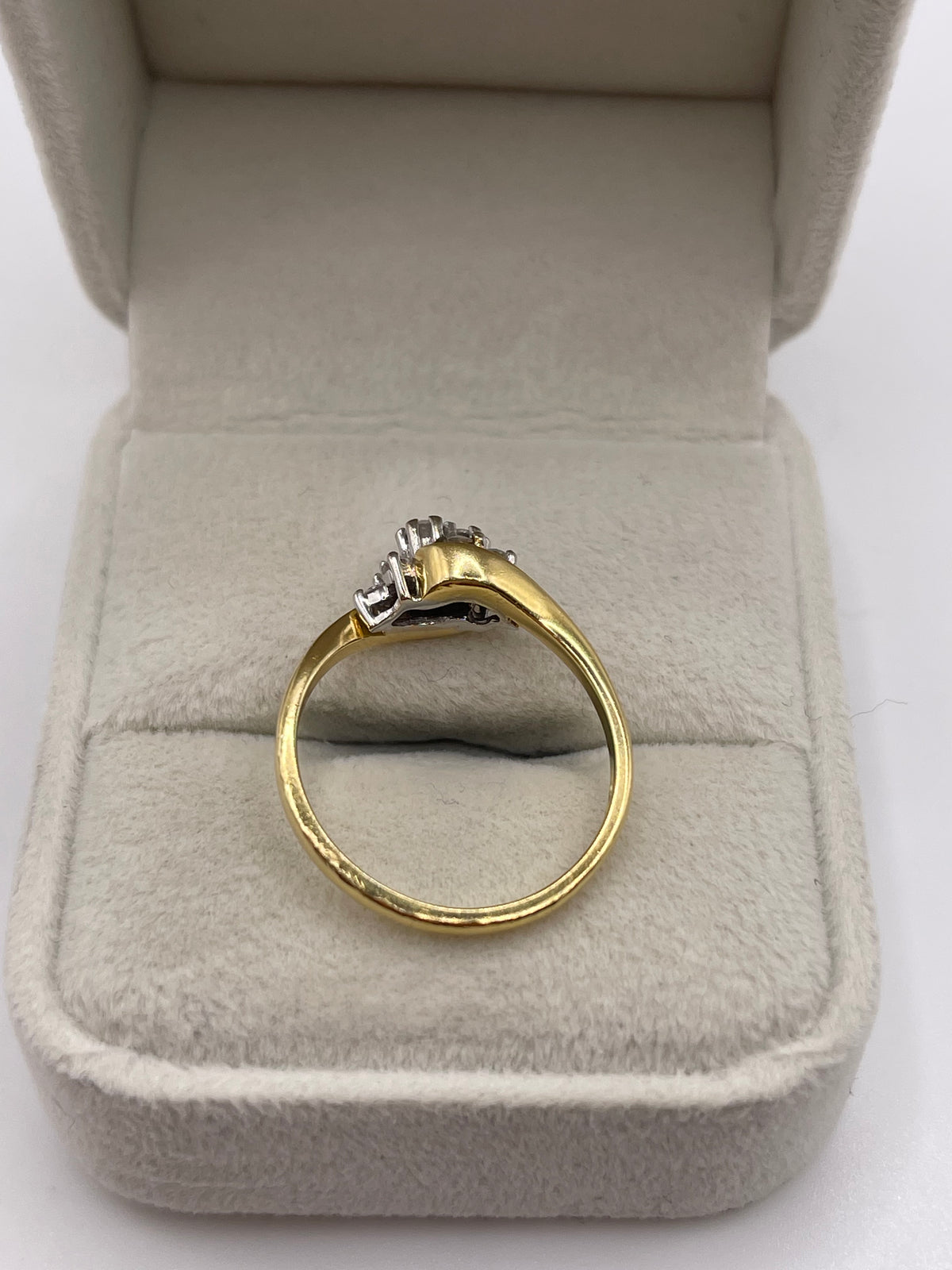 18ct gold diamond cluster ring