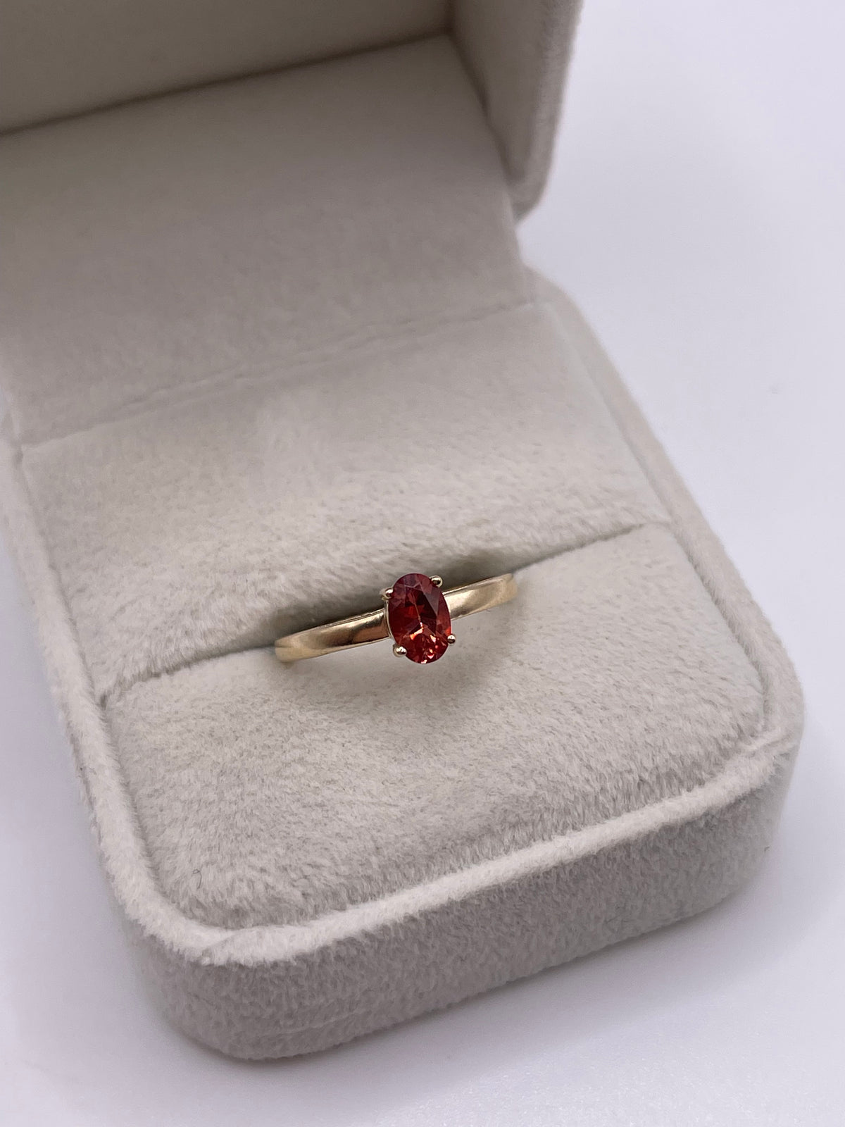 9ct gold quartz ring