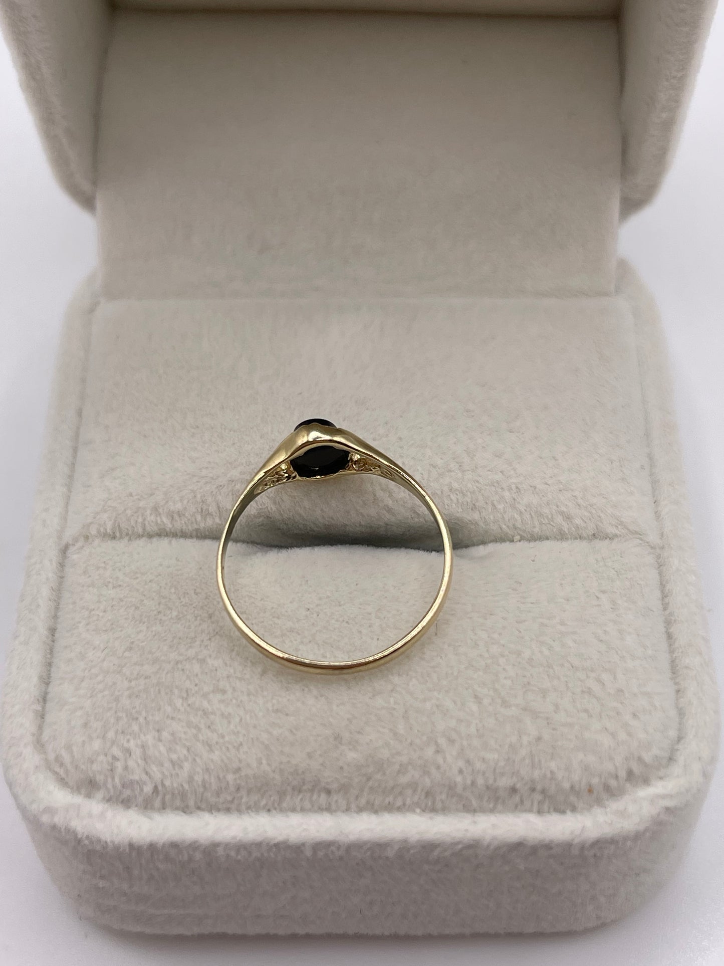 9ct gold onyx ring