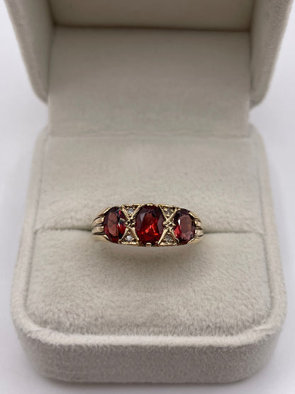 9ct gold garnet and diamond ring
