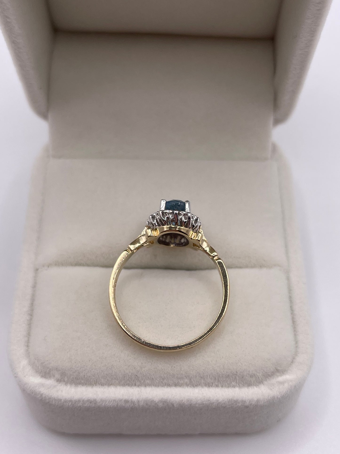 9ct gold topaz and diamond ring