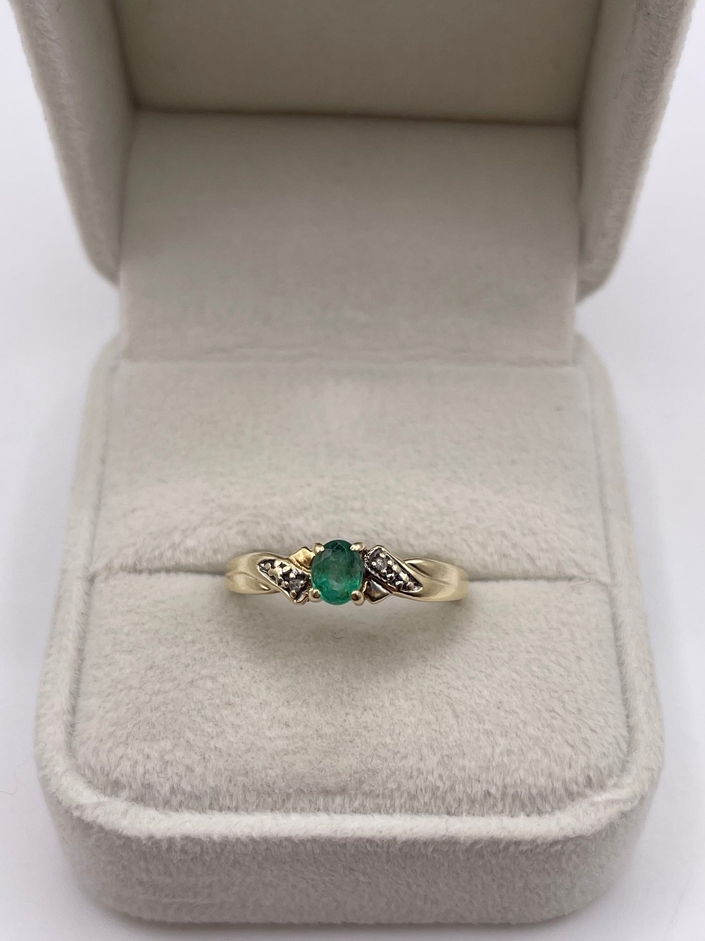 9ct gold emerald and diamond ring