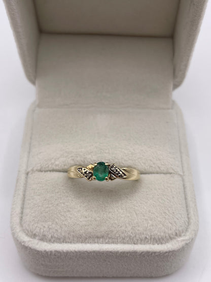 9ct gold emerald and diamond ring