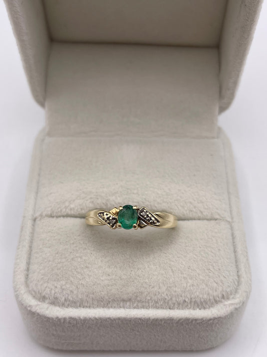 9ct gold emerald and diamond ring