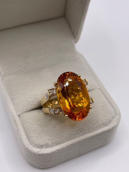 Heavy 18ct gold citrine and diamond ring