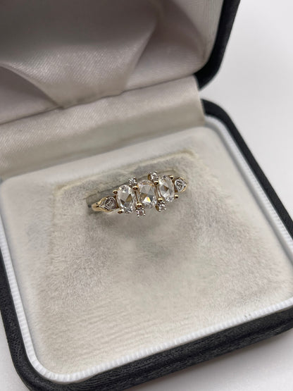 9ct gold zircon ring
