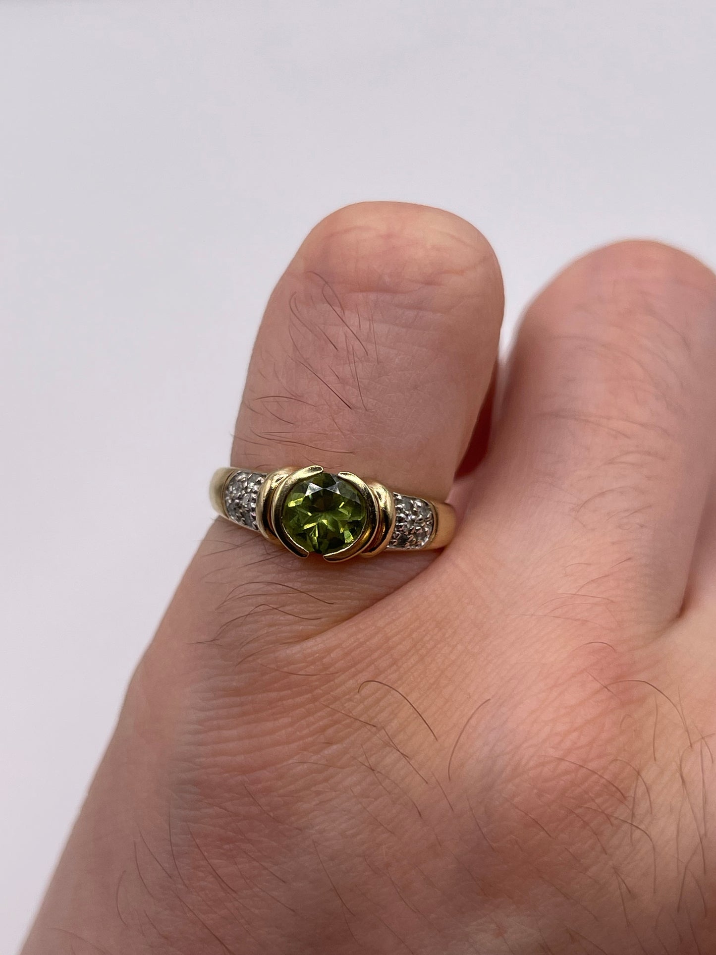9ct gold peridot and diamond ring