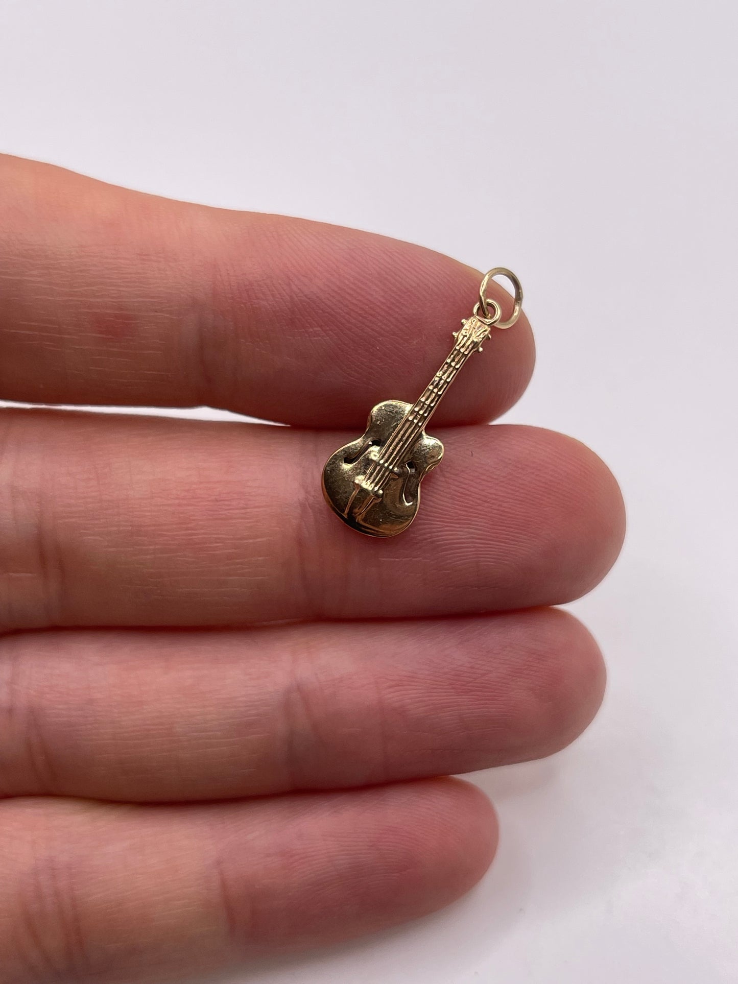 9ct gold guitar charm