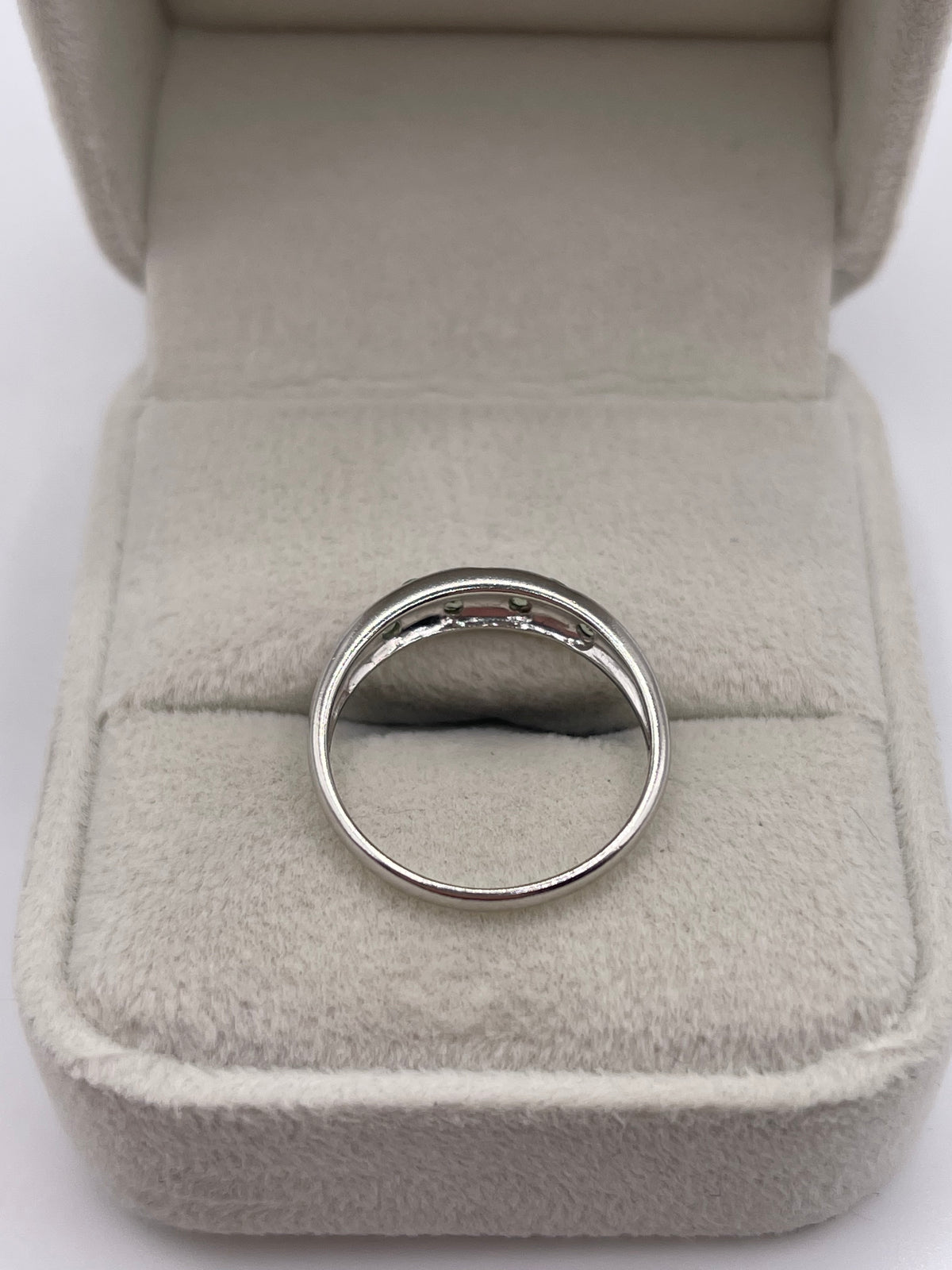 9ct white gold tsavorite garnet ring