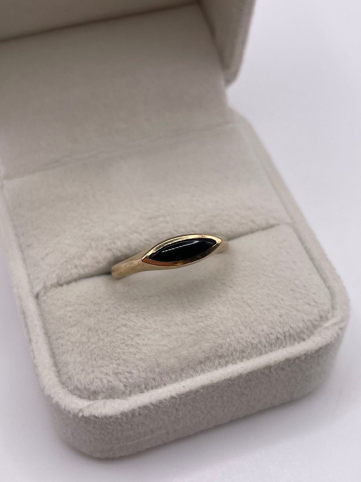 9ct gold onyx ring
