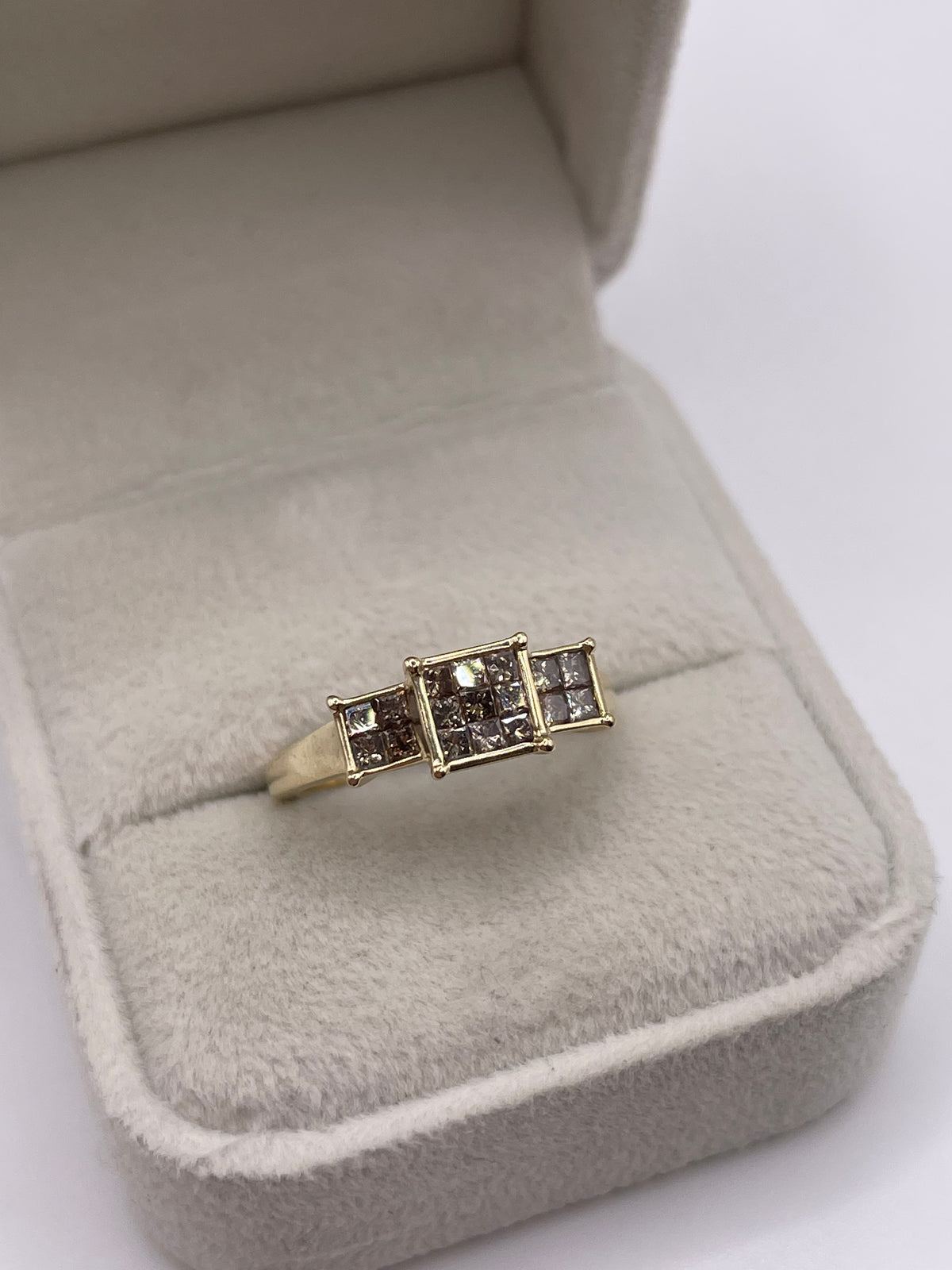 9ct gold diamond cluster ring