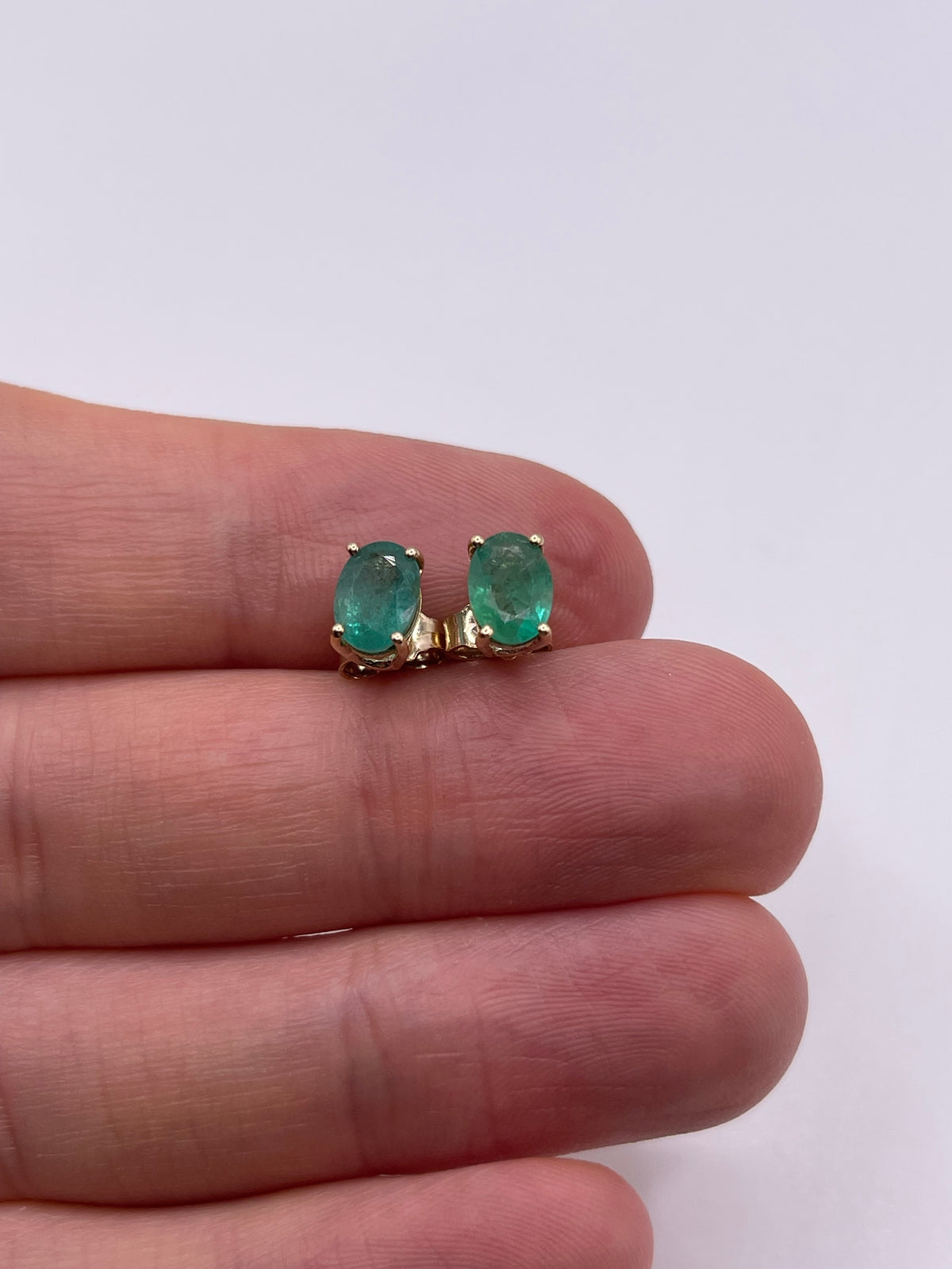 9ct gold emerald earrings