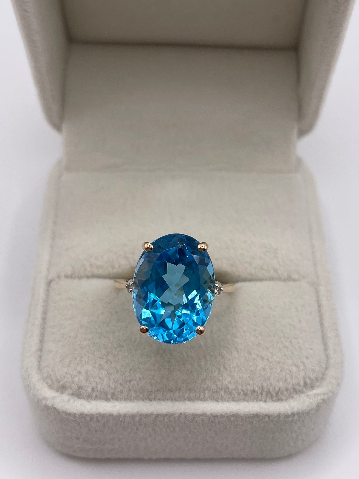 9ct gold topaz and diamond ring