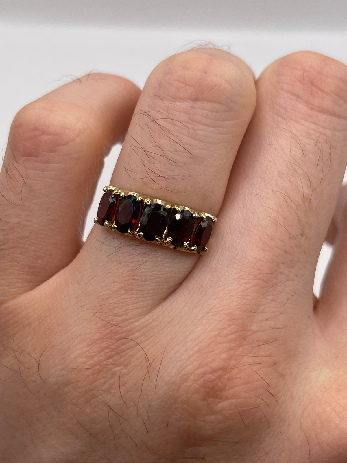 9ct gold garnet ring