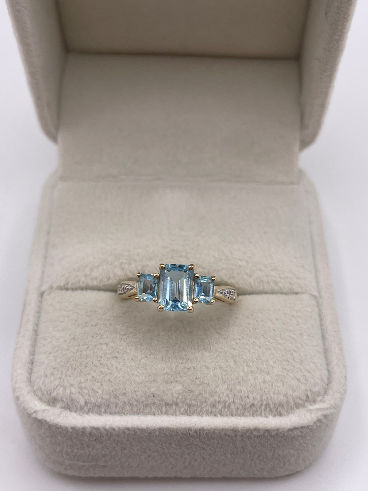 9ct gold topaz and diamond ring