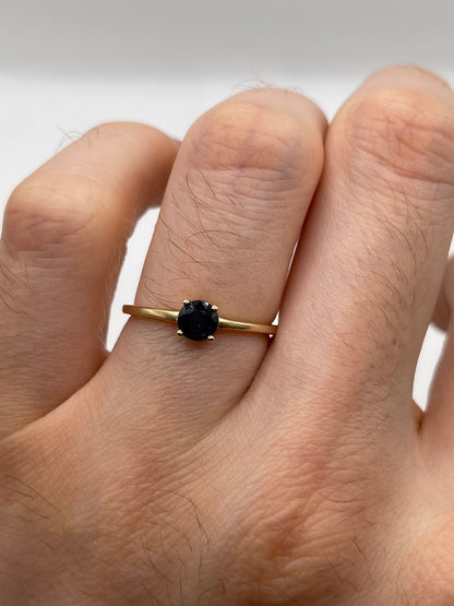 9ct gold sapphire ring