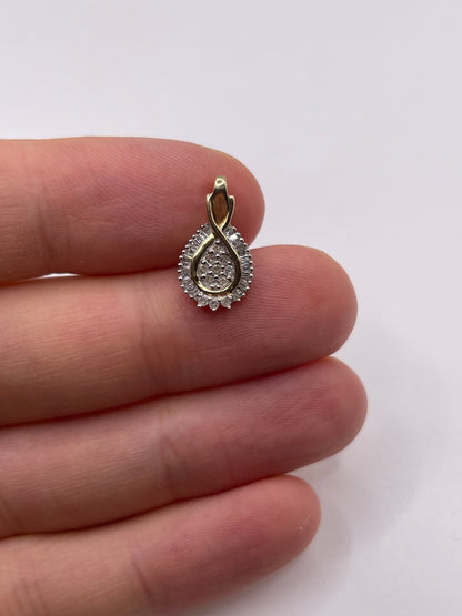 9ct gold diamond cluster pendant