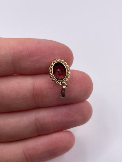 9ct gold garnet pendant