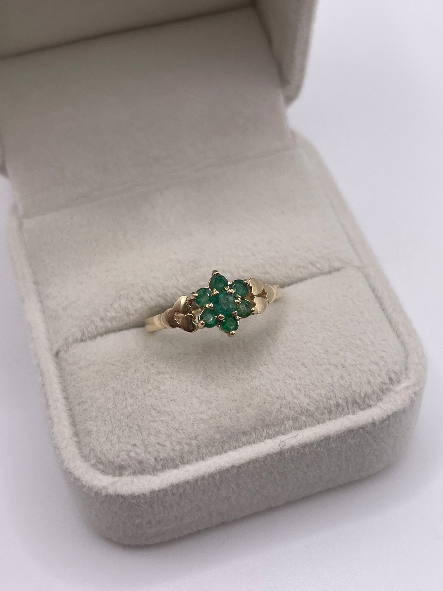 9ct gold emerald cluster ring