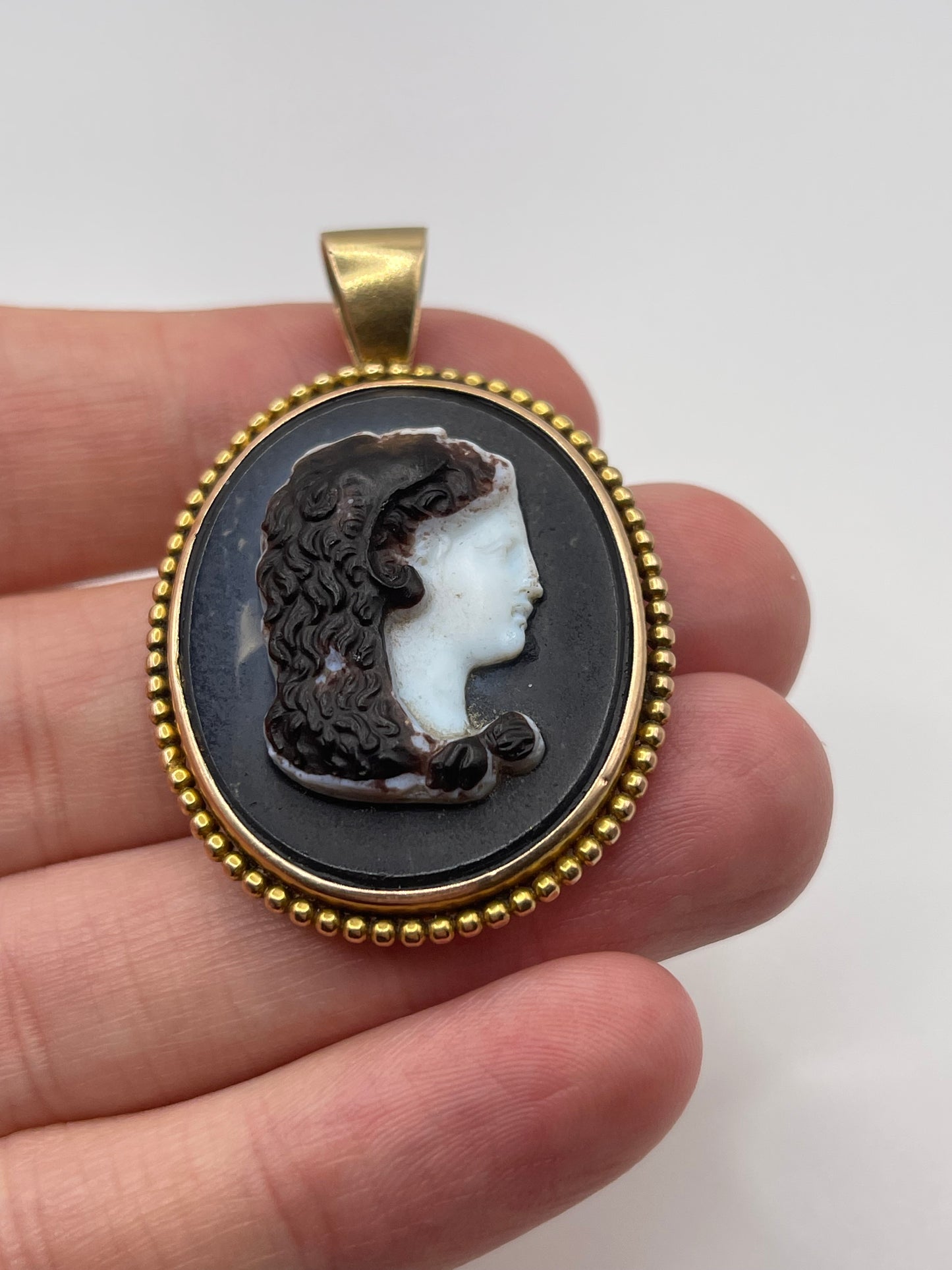 Antique 9ct gold cameo pendant