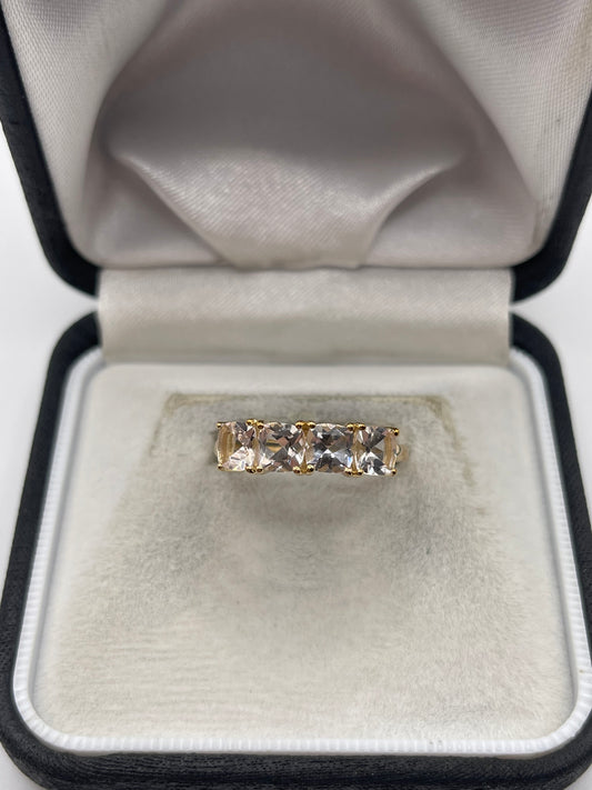 9ct gold quartz ring