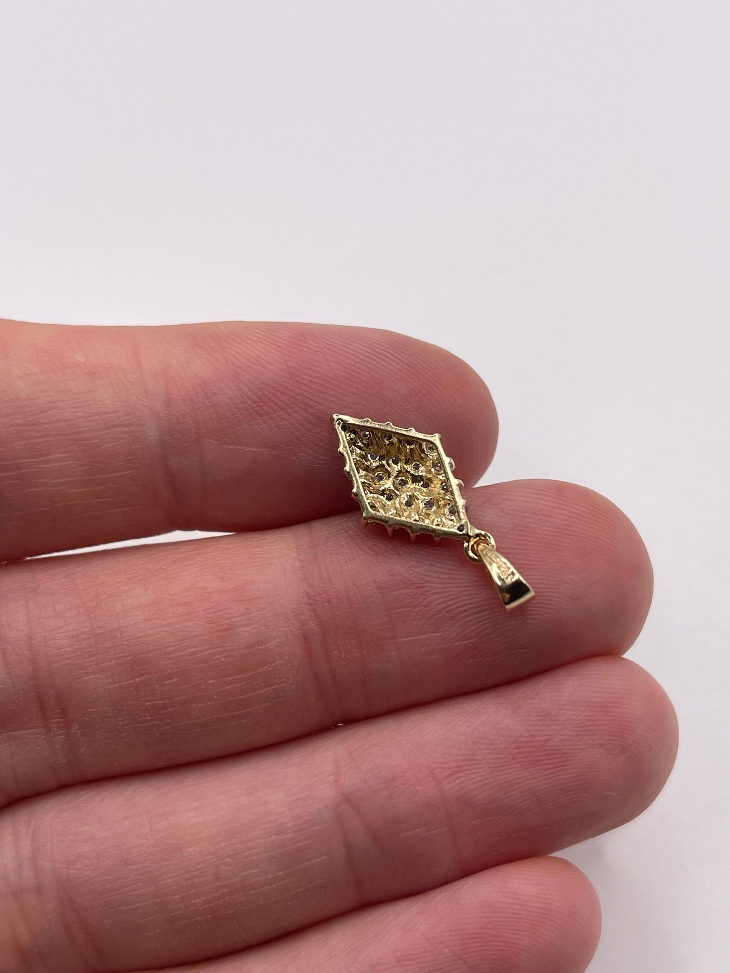 9ct gold diamond cluster pendant