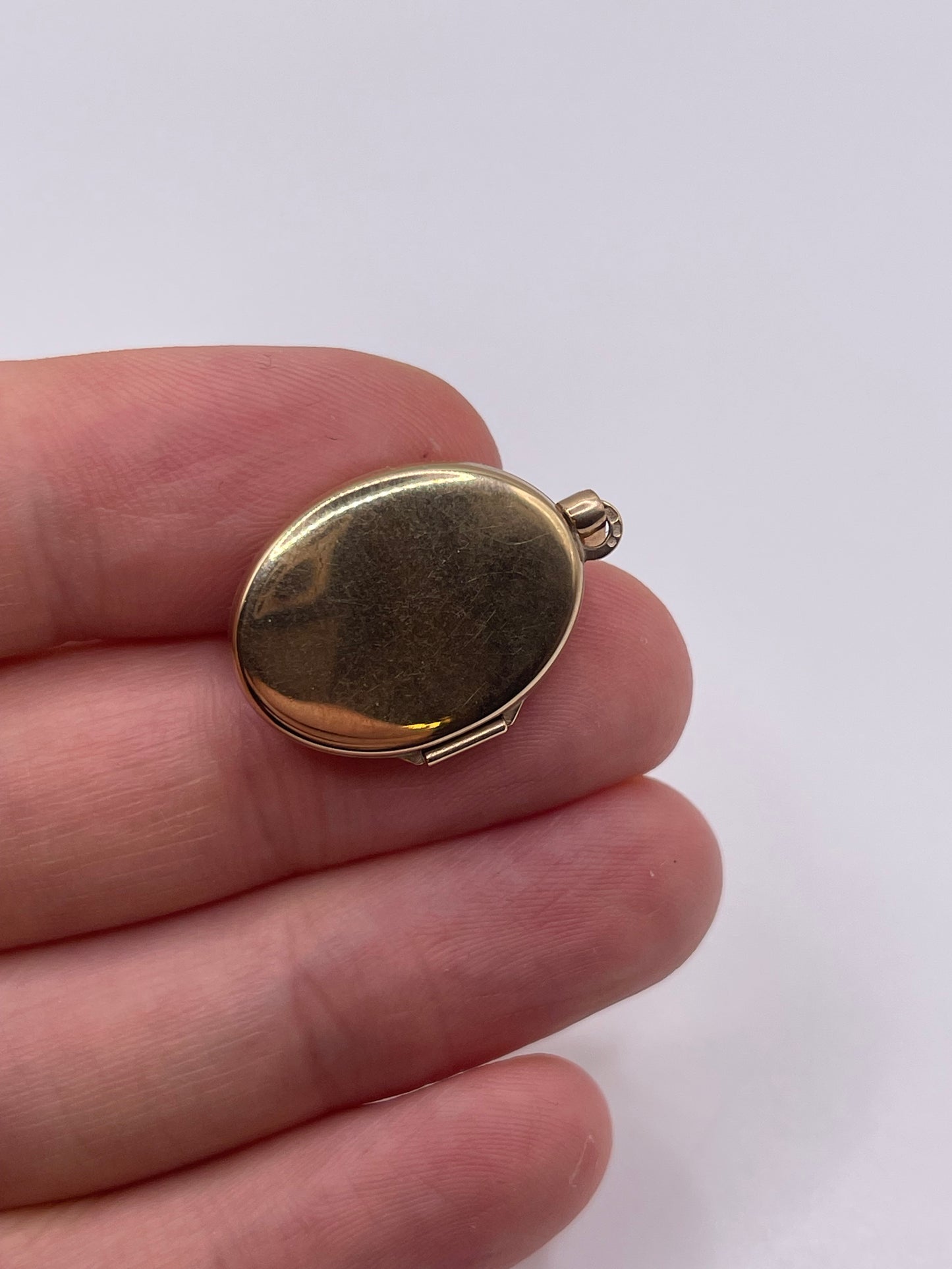 9ct gold locket pendant