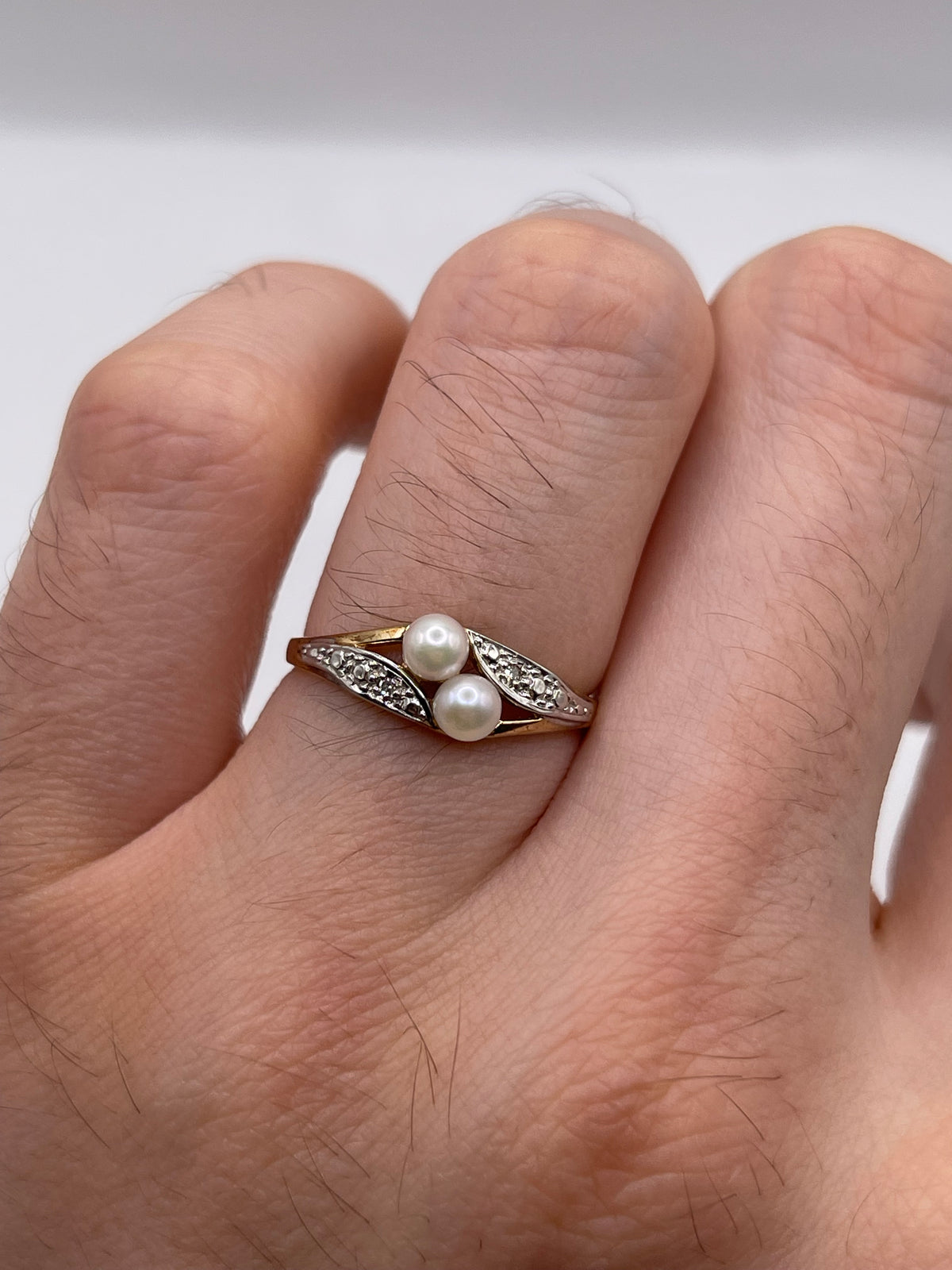 9ct gold pearl and diamond ring