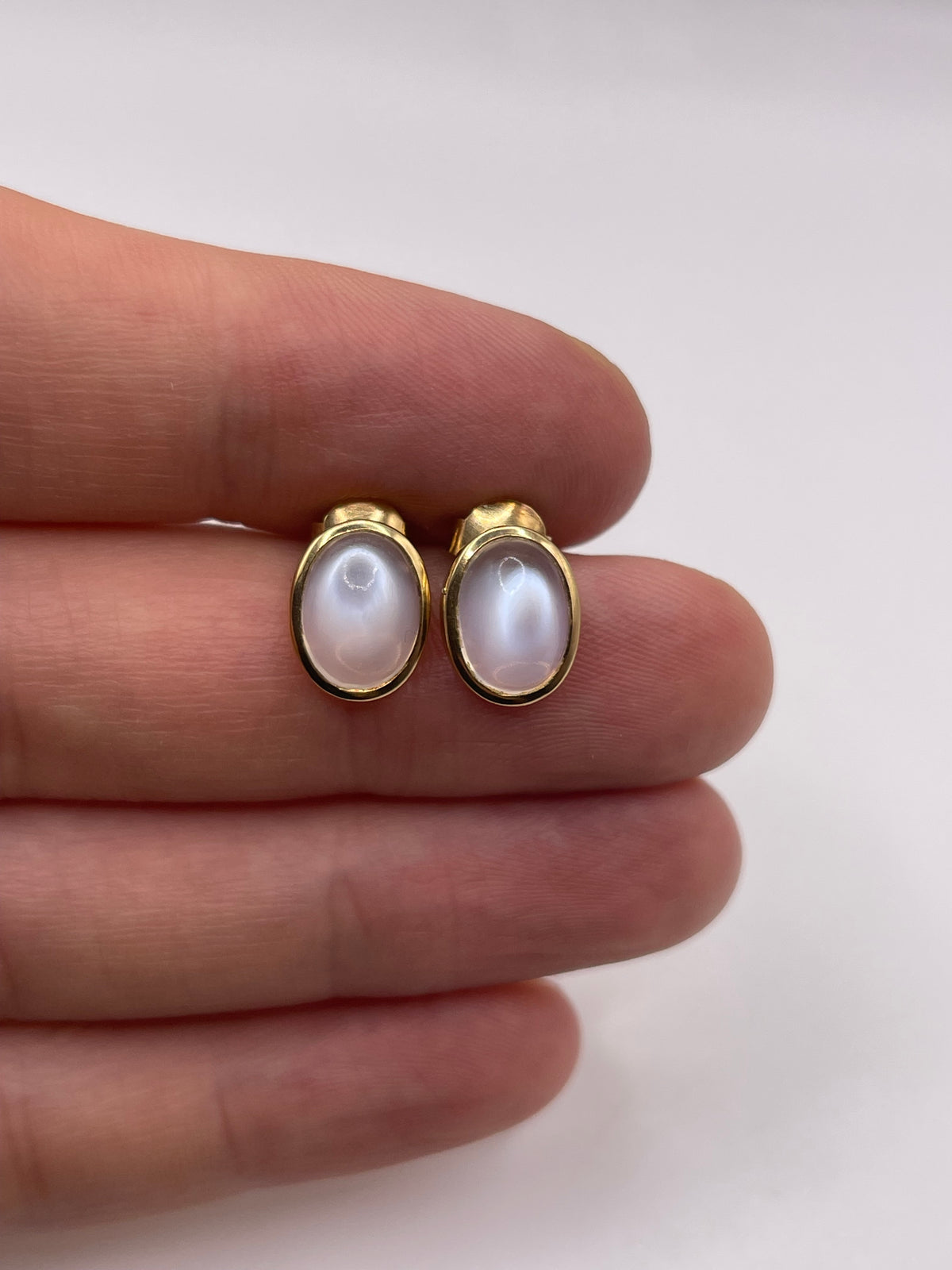 18ct gold moonstone earrings