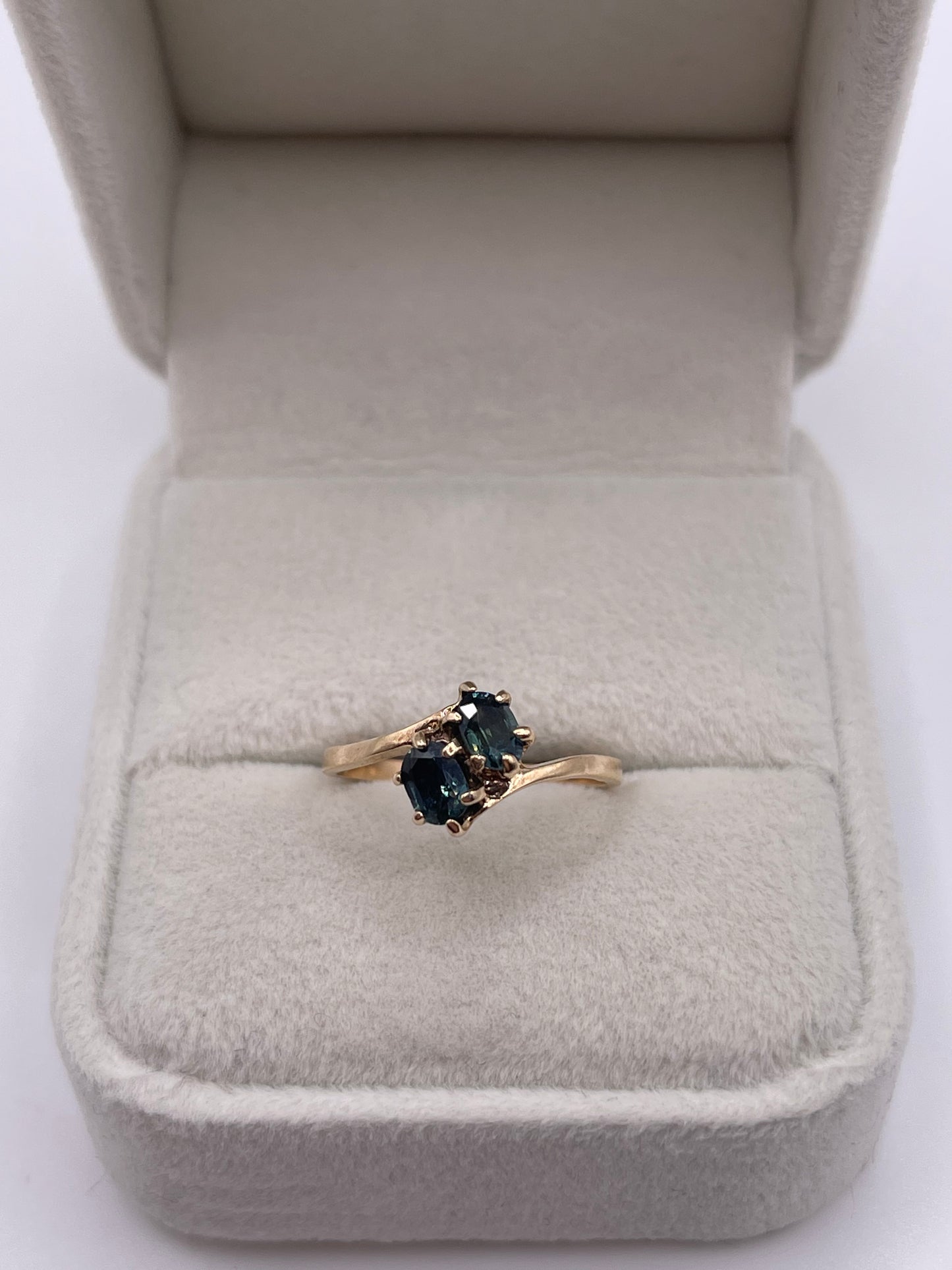 9ct gold sapphire ring