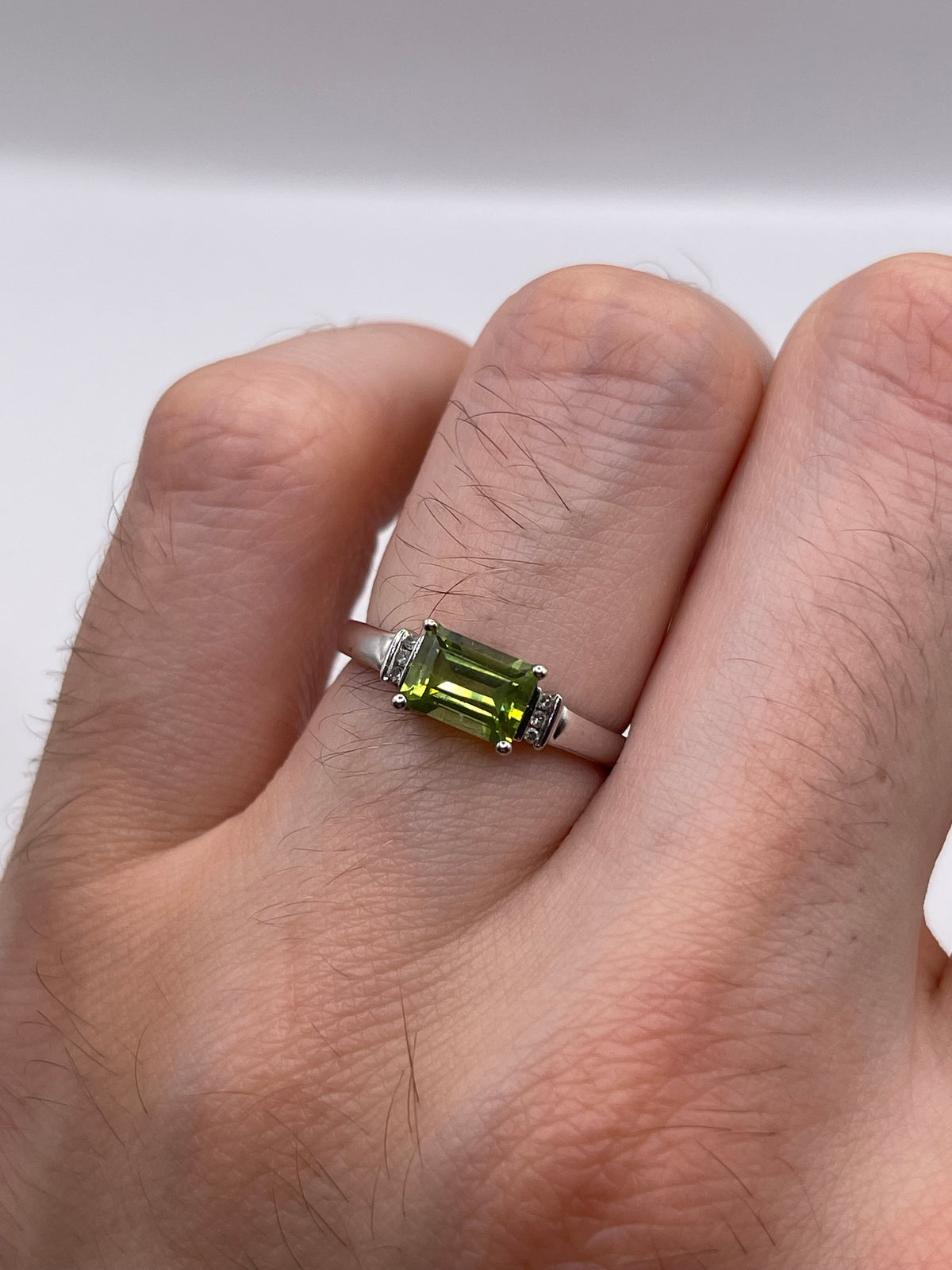9ct white gold peridot and diamond ring