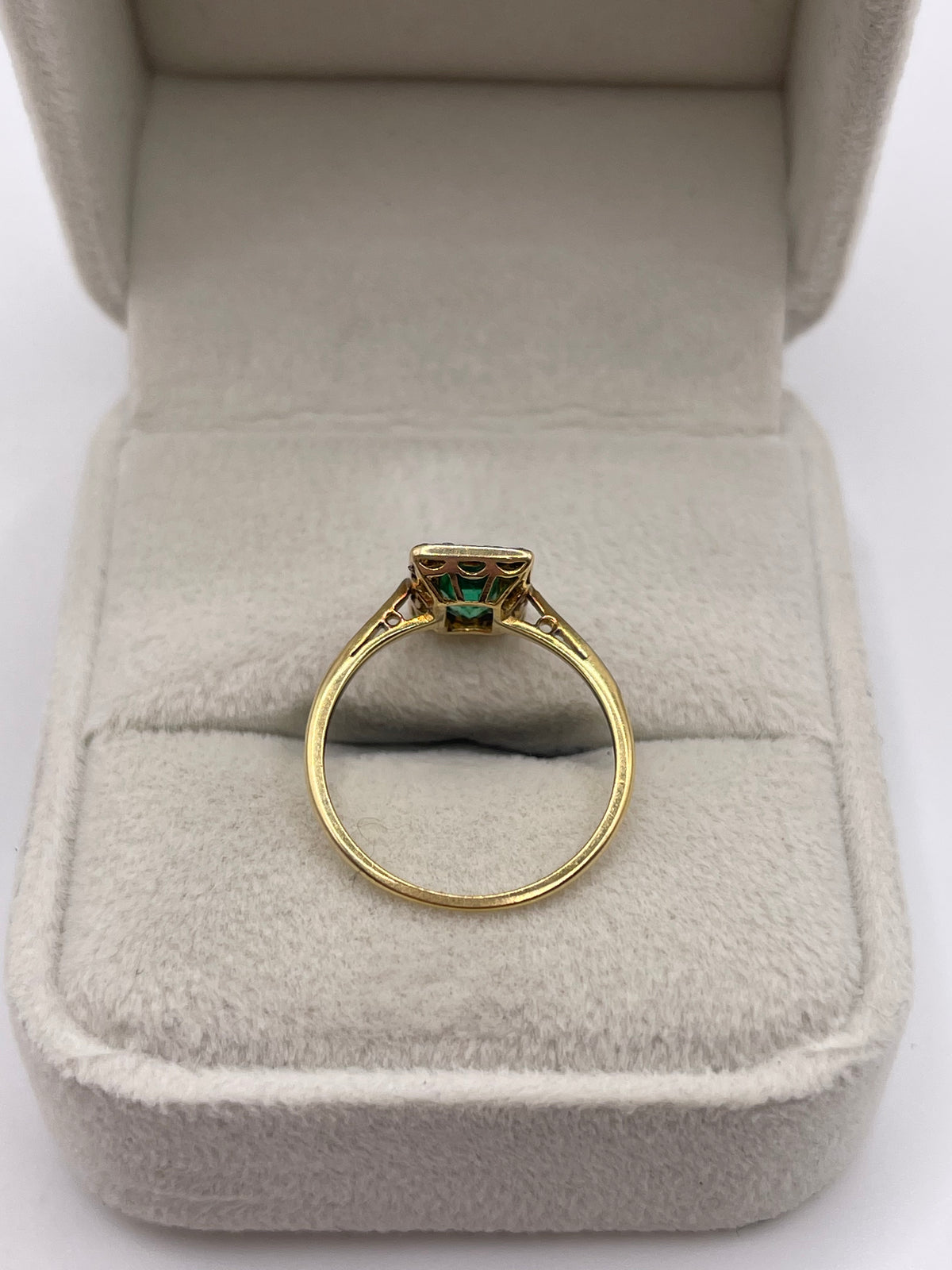 18ct gold platinum emerald and diamond ring