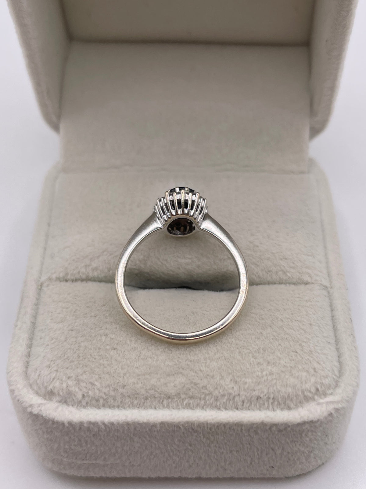 18ct white gold sapphire and diamond ring