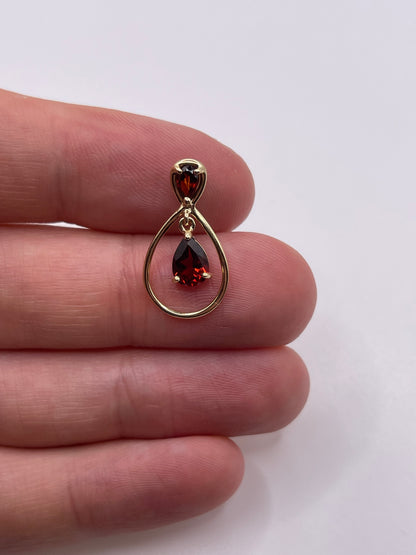 9ct gold garnet pendant