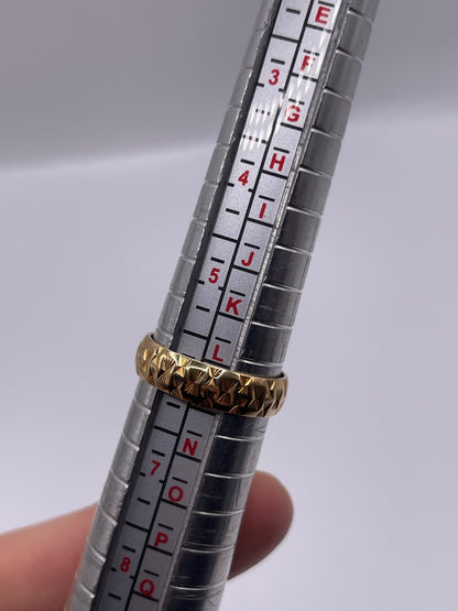9ct gold patterned band