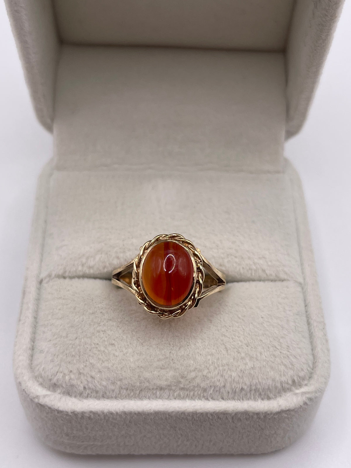9ct gold agate ring