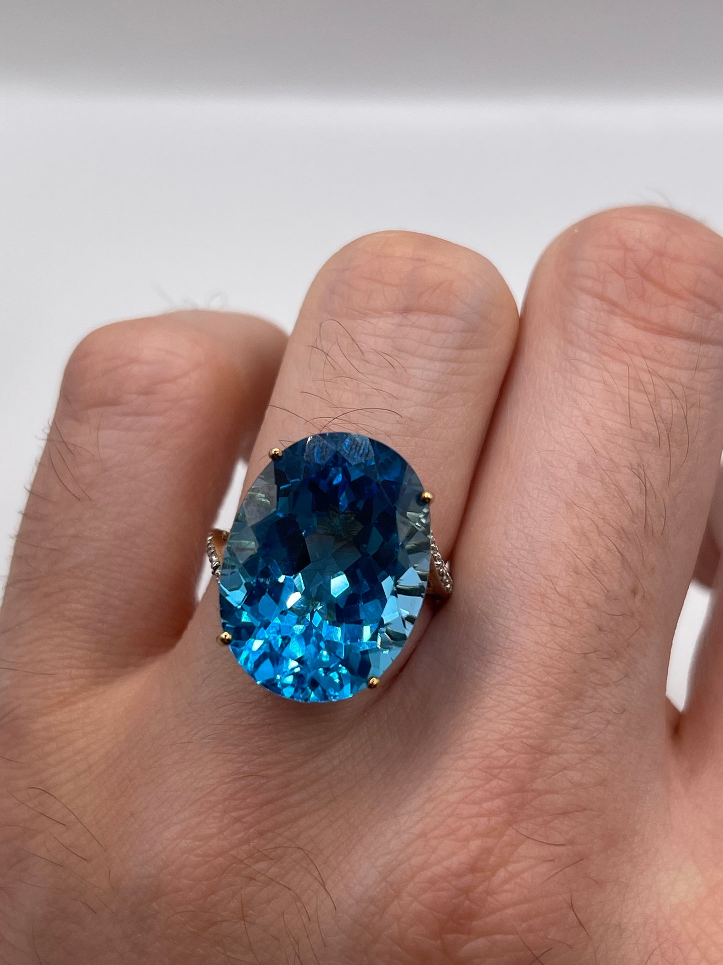 9ct gold blue topaz and diamond ring