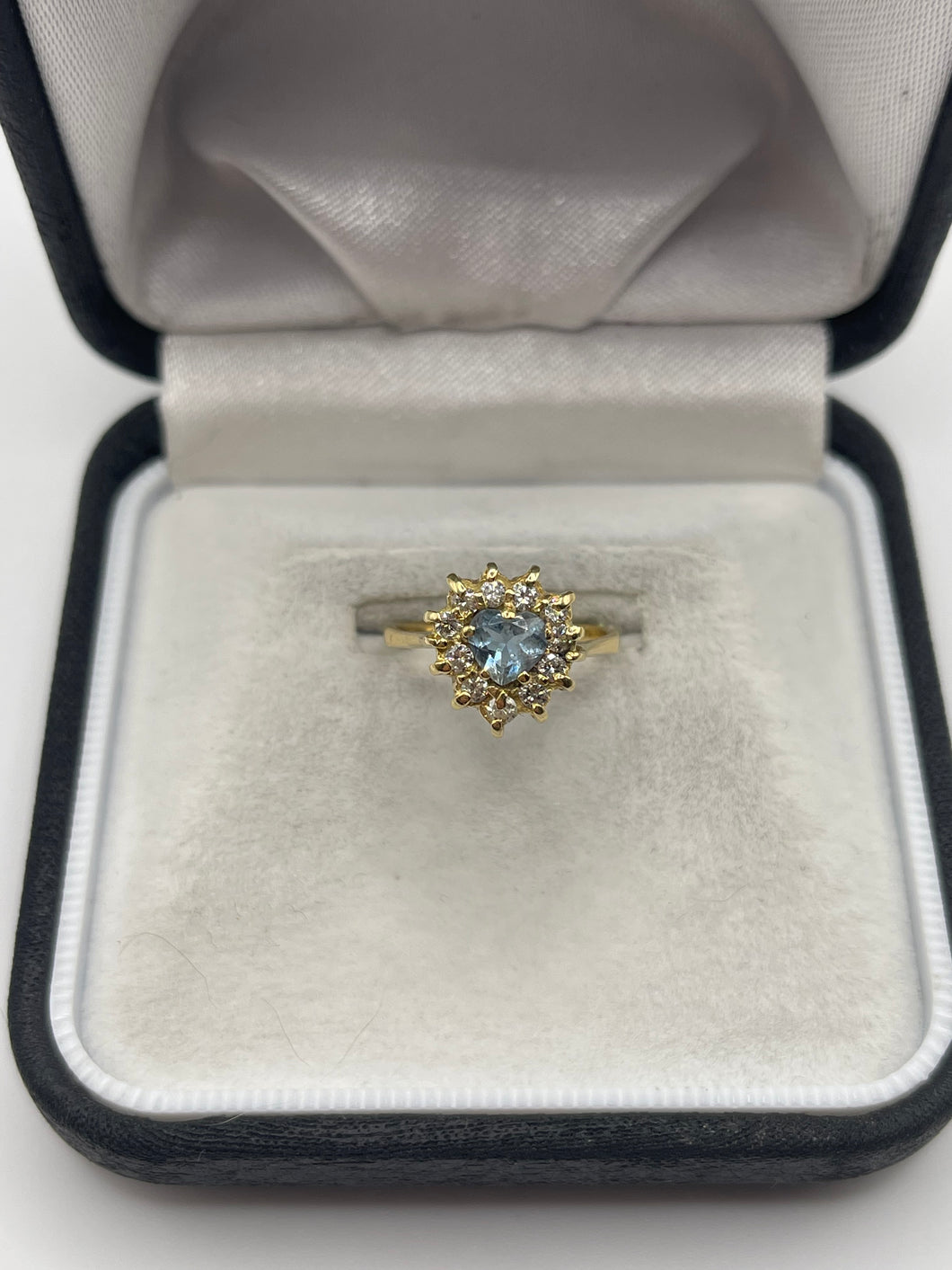 18ct gold aquamarine and diamond ring
