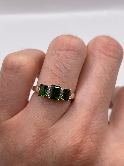 9ct gold diopside and diamond ring