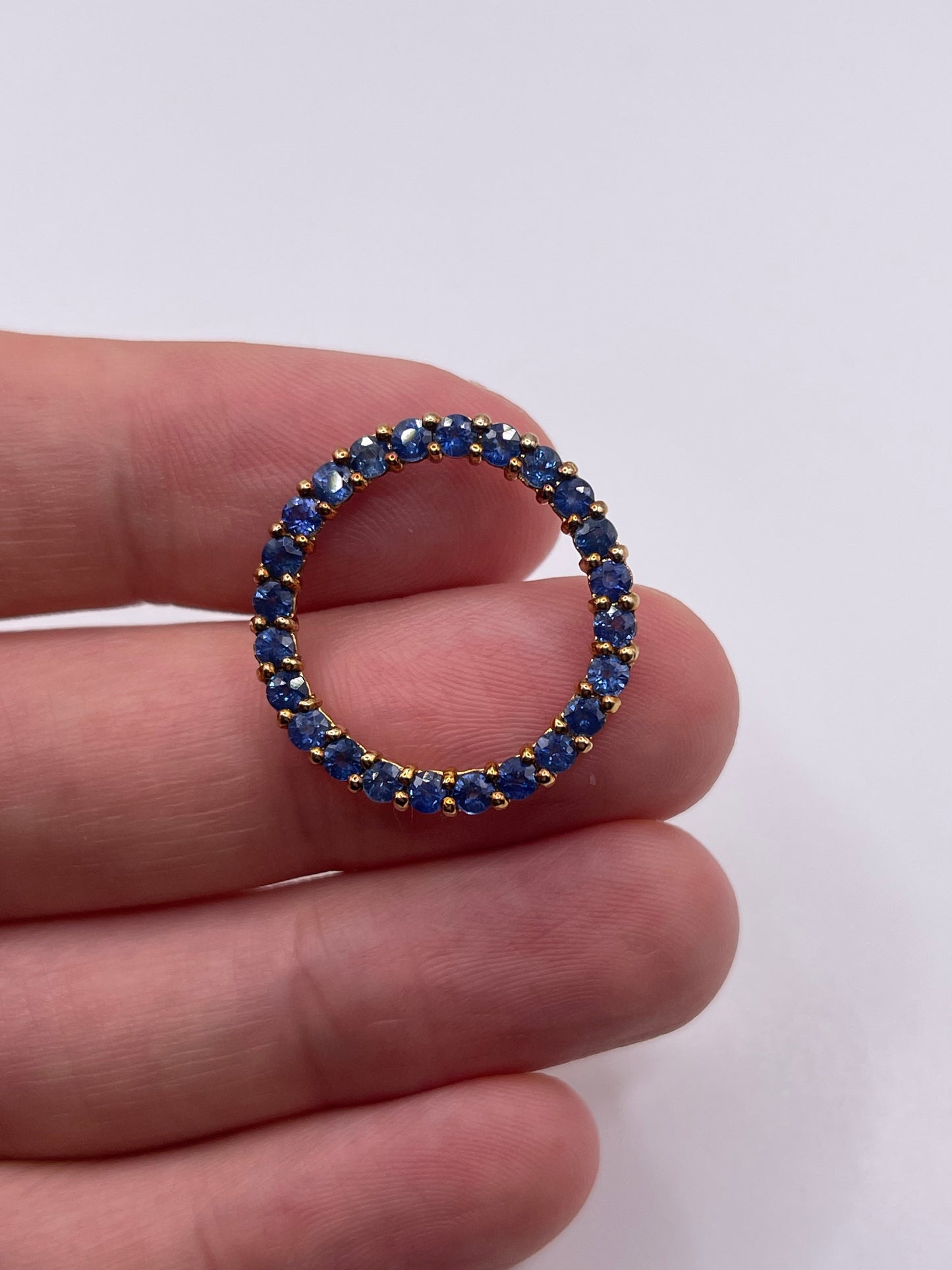 9ct gold sapphire pendant
