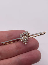 Load image into Gallery viewer, 15ct gold pearl grape brooch
