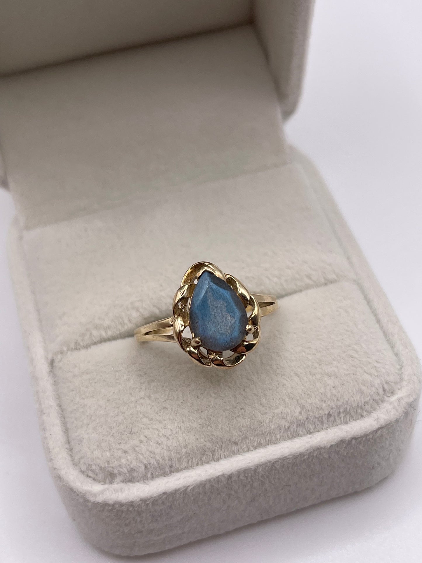 9ct gold labradorite ring
