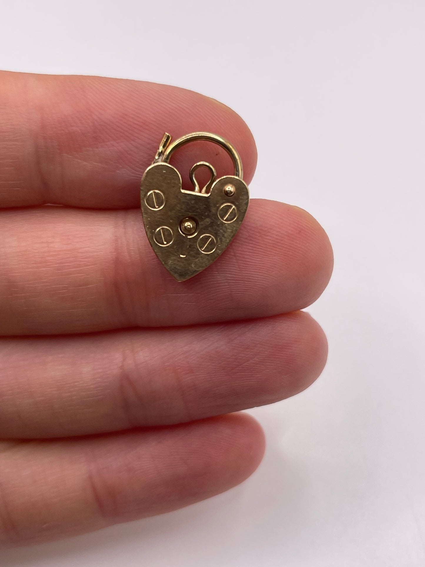 9ct gold padlock 3