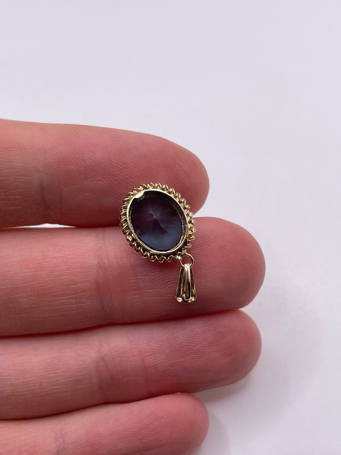 9ct gold blue topaz pendant