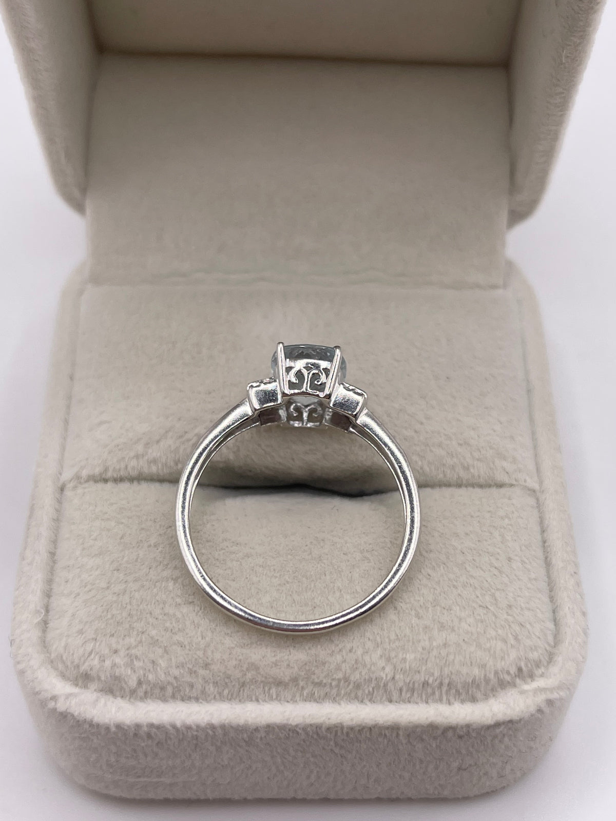 9ct gold aquamarine and diamond ring