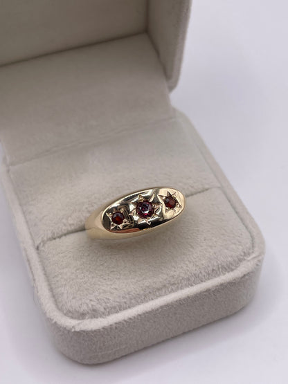 9ct gold garnet signet ring